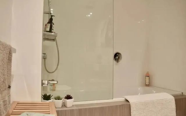 Bright and Open 2 Bedroom Bondi Flat