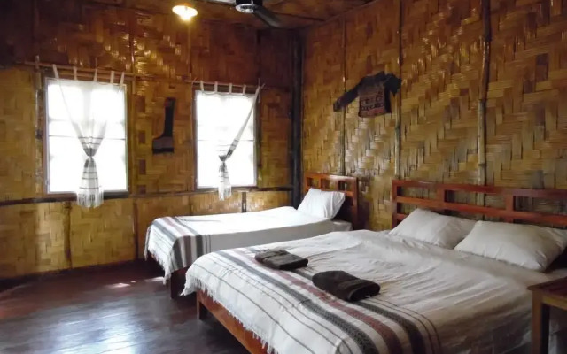 Namtha Riverside Bungalow