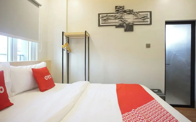 OYO 92956 Travelbiz Hotel