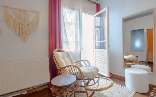Apartment With Balcony Close to Taksim in Cihangir