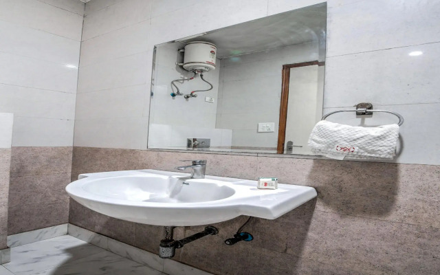 Capital O 6340 Hotel Noida