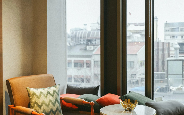 Zeno Suites Hotel