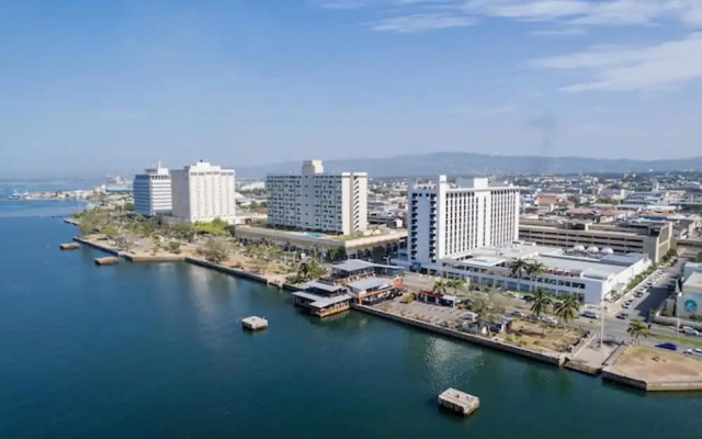 Immaculate 1-bed Apartment in Kingston 14