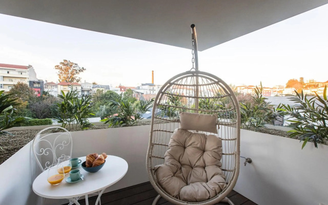 Bombarda Apartments by LovelyStay