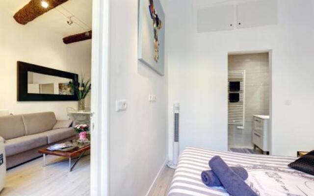 Great Flat in the Old Town Up To 4