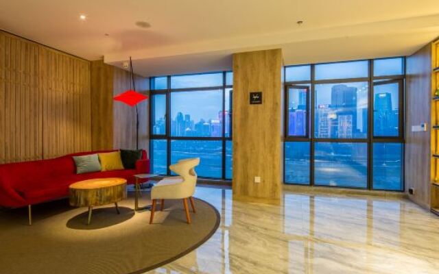 Homeplus Holiday Hotel (Chongqing Hongyadong)