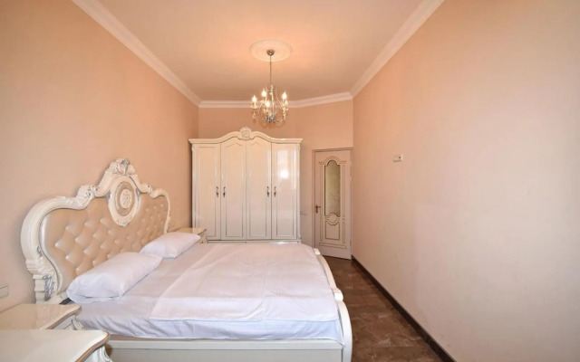 Teryan street, 4 bedrooms Luxury, Unique apartment TT888