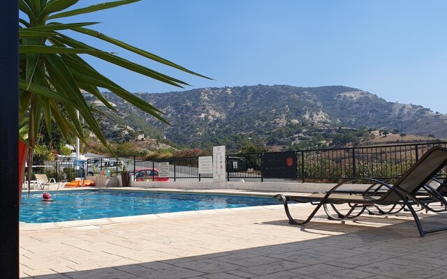 Studio/scenic Views/pool/air Con/near Attractions