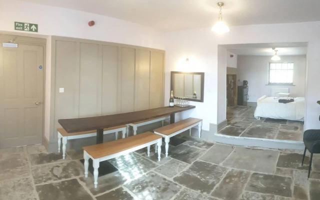 Pemberton - Suite in Canalside Guesthouse