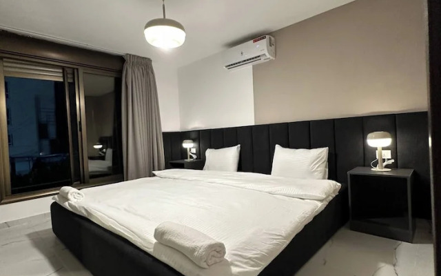 Stylish Luxe Apartment Fr 0006