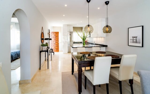 AS10-Apartment Aloha Sur-Roomservice