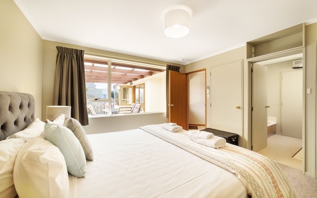 Picturesque View – Guest Rooms – Queenstown