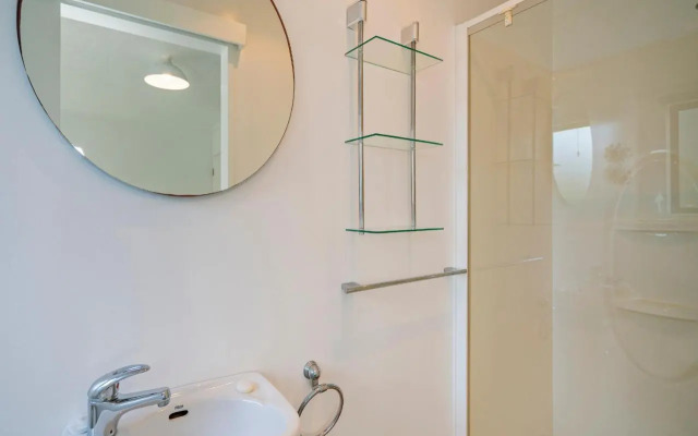 Manuka Bach - Matarangi Holiday Home