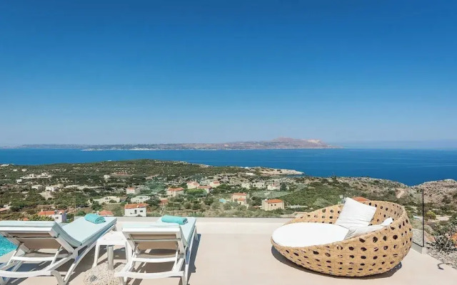 A Sublime Villa in Kokkino Horio