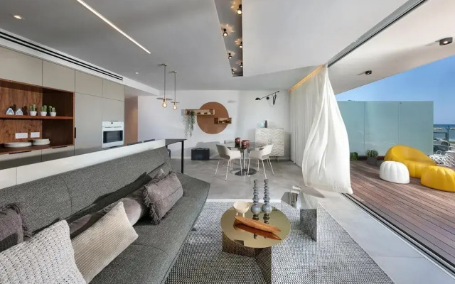 Bat Galim Seaside Retreat by Sea N' Rent
