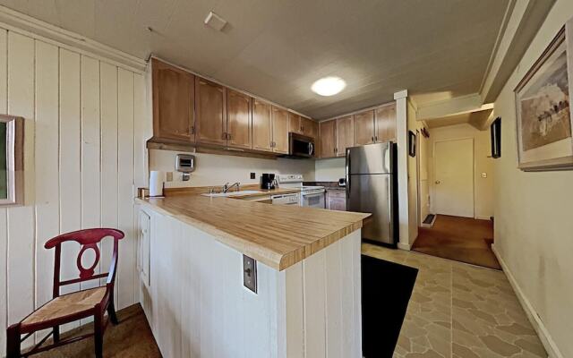 Spacious 2 BR Units at 1849 Condos with FREE Pool, Parking & Wifi