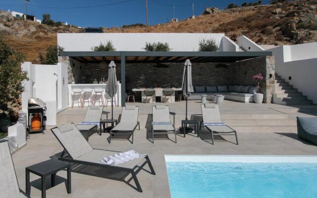 Villa Milagro, Mikri Vigla