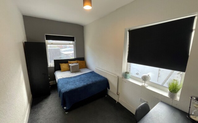 Modern 4 Bedroom House Near City Center