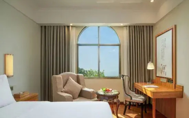 Vienna 3 Good Hotel (Dehong Mangshi Airport Jewelry Town Branch)