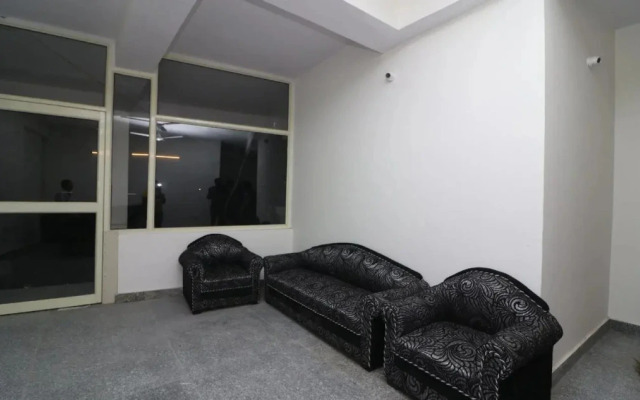 OYO Flagship 26685 Palam VIllage