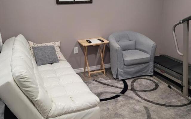 Adorable Studio Basement Suite in South Barrie