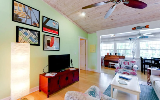 Captain's Quarters Spinnakers - 202 - 56th 1