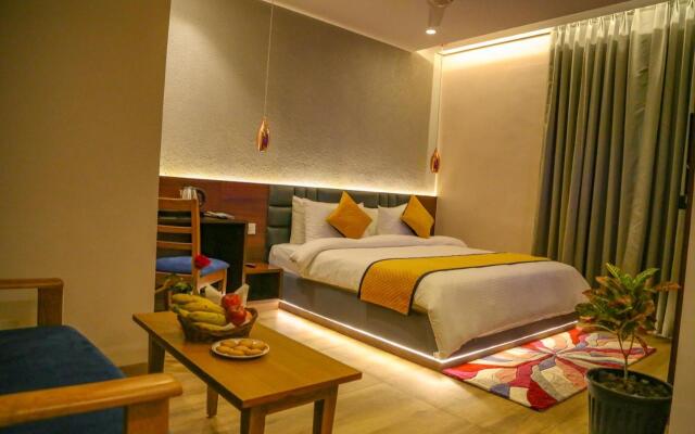 Four Leaf Hotel Sapphire Blue