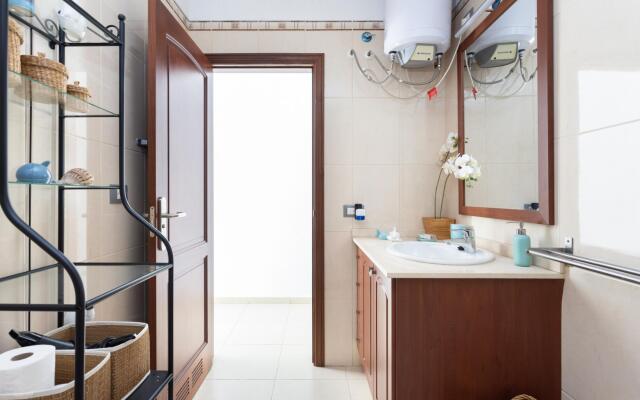 Home2Book Stunning Apartment Bajamar