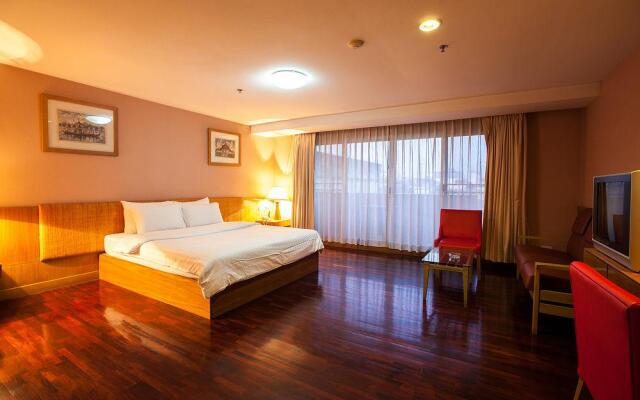 Aiya Residence & Sport Club BTS Budget Hotel