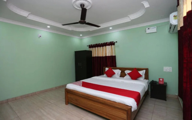 OYO 28078 Golden Villa Guest House