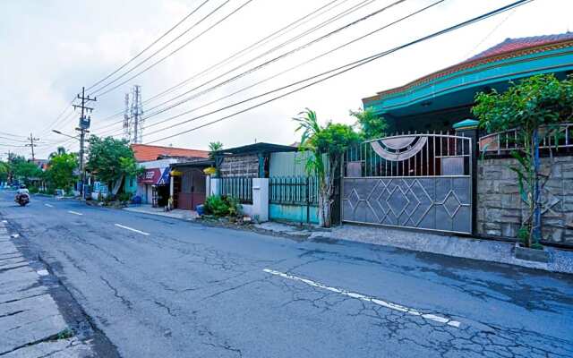 OYO Life 3358 Griya Aisyah Residence 2