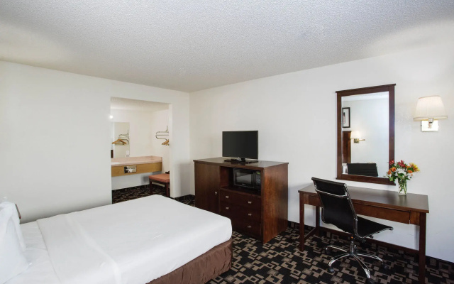 MorningGlory Inn & Suites