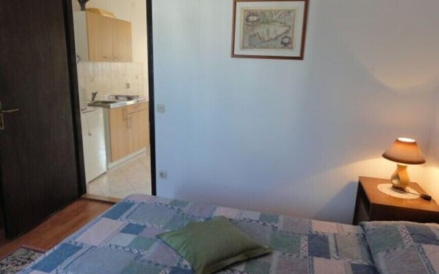 Simple apartment for 2 in Banjole