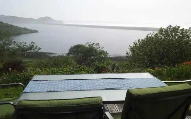 RedAwning Freshwater Lagoon Nature Retreat