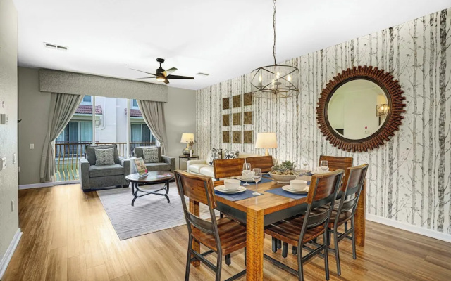 Spacious Townhome W/patio & Garage! Sleeps10