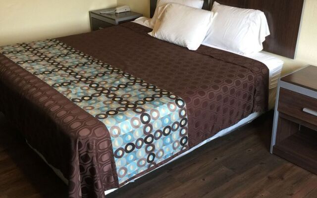 Scottish Inn & Suites - Hobby Airport