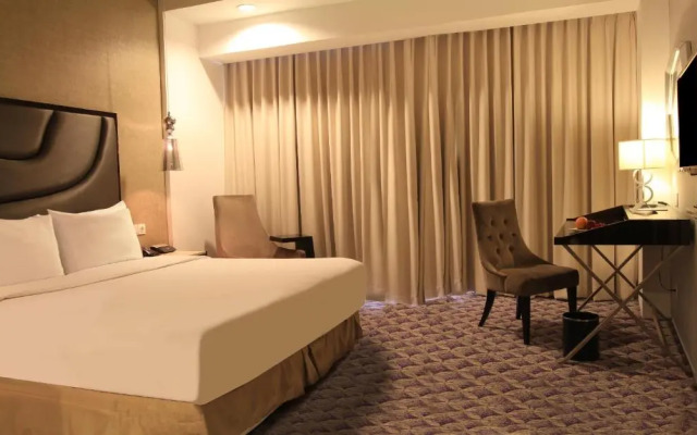 ASTON Bellevue Radio Dalam