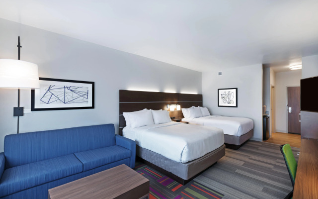 Holiday Inn Express & Suites Chanute by IHG