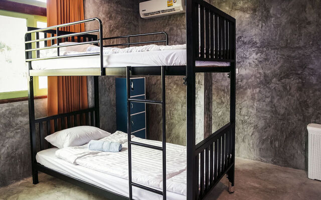 Tonmai Suites
