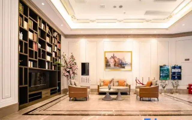 Vienna Hotel (Liuzhou High Speed Railway Station Gubu Street Branch)