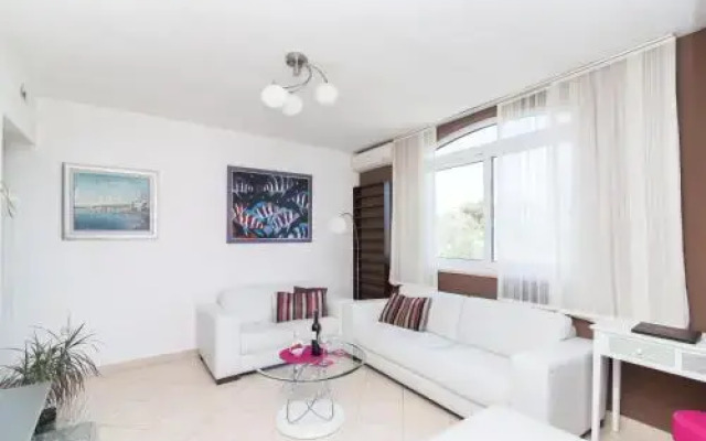 Apartment Eden