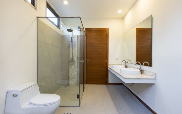 Exquisite Thai Balinese Pool Villa Mika
