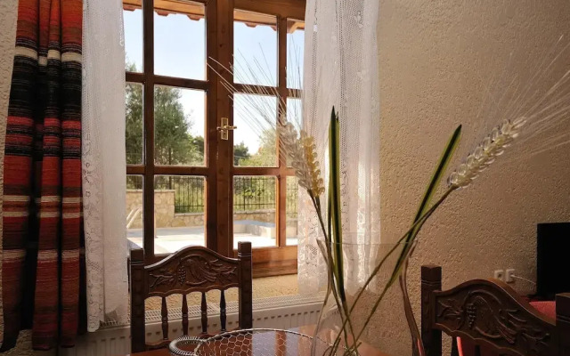 Family Maisonette with Pool near Beach