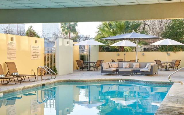 DoubleTree by Hilton Fresno Convention Center