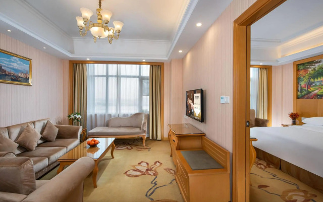Vienna International Hotel (Shenzhen Airport Hangcheng)