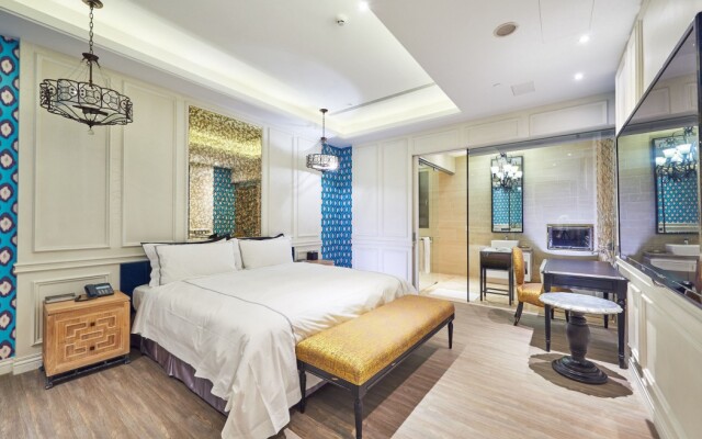 Holiday Inn City Ballet