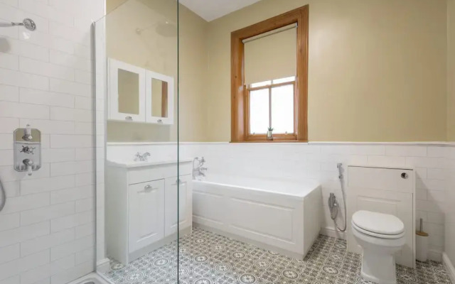 Host Stay Chatsworth Townhouse II