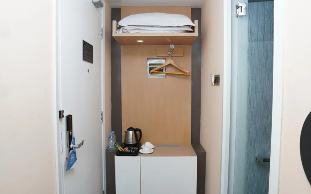 Verse Luxe Hotel Wahid Hasyim