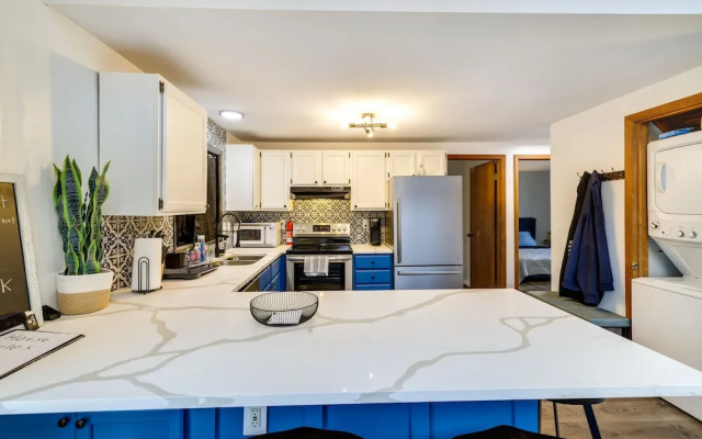 Poconos Chalet With Lake & Pool Access!