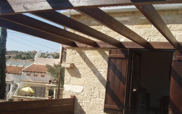 Vrakas House